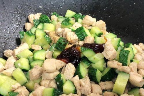 鸡可以吃瓜叶子,瓜叶成佳肴，营养又美味